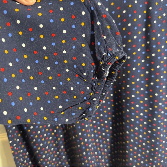 Adorable Talbots Petite medium navy polka dot blouse, small ruffles, flowy - Picture 2 of 9